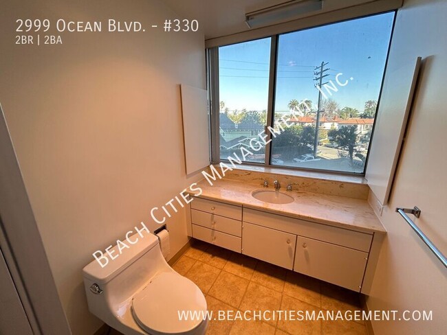 Building Photo - Large, Pet-Friendly Condo with Ocean Views...