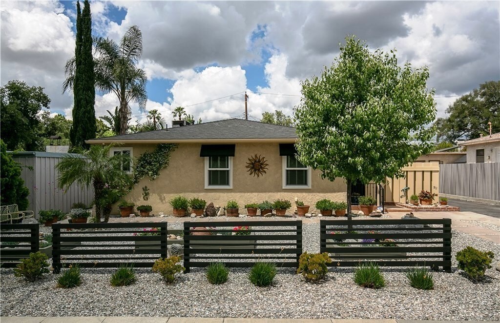 Frontal view - 909 N Santa Anita Ave