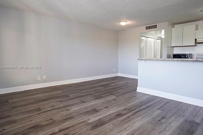 Building Photo - 1727 Meadows Cir W