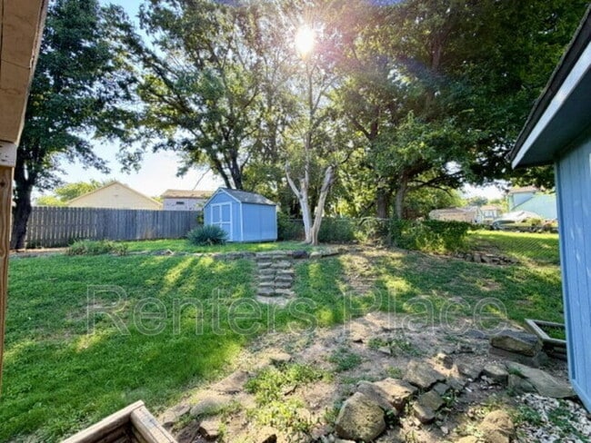 Building Photo - 5707 S Yukon Ave
