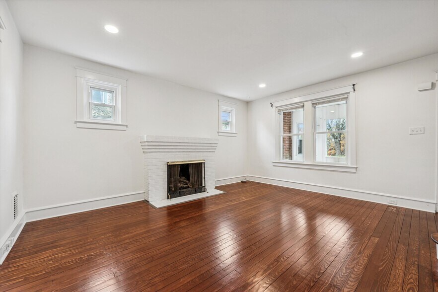 Building Photo - 10 W Jefferson St