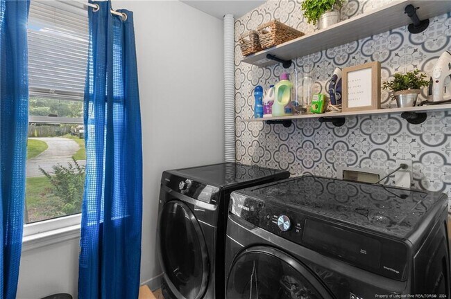 Building Photo - 3532 Kelburn Dr