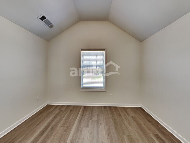 Building Photo - 1078 Hartwell Rd