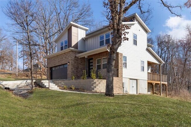 Building Photo - 3 Pickering Dr