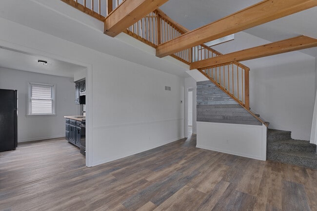 Building Photo - 98 N Navarre Ave