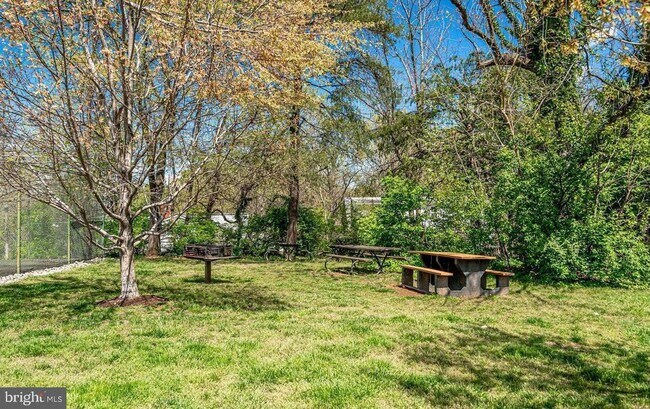 Building Photo - 124 Roberts Ln