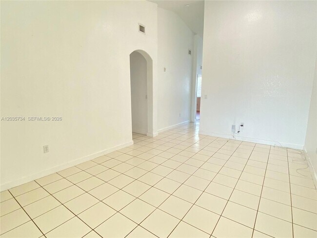Building Photo - 1658 SE 28th Ct