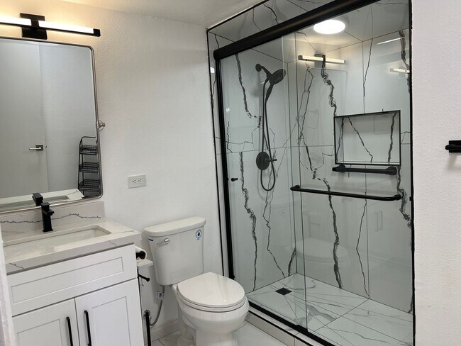 Building Photo - Charming Anaheim Cottage