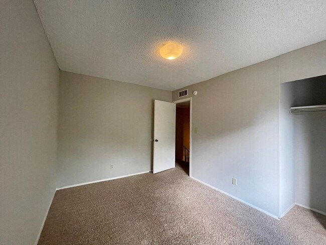 Building Photo - Great Condo for lease in North Austin!