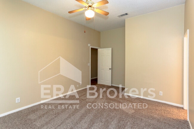 Building Photo - 2304 Sherman Dr