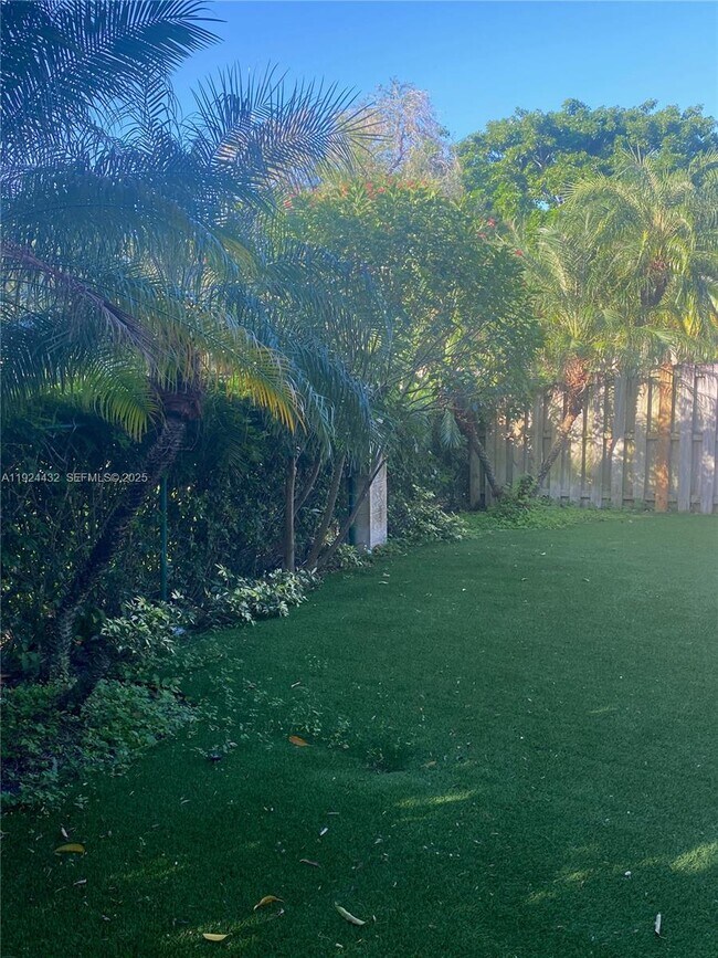 Building Photo - 14046 S Cypress Cove Cir