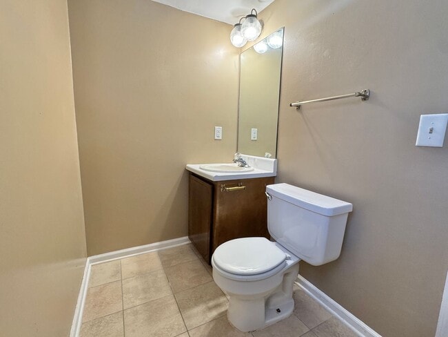 Building Photo - MOVE-IN READY!  [PET FRIENDLY]