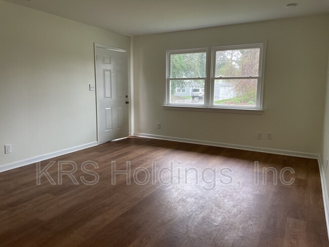 Building Photo - 7384 Kirby Crescent