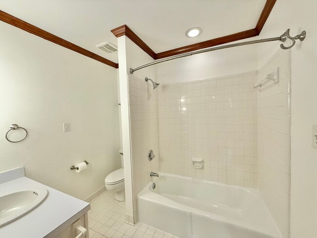 Building Photo - Charming 3BD, 2BA North Raleigh Home in Pr...