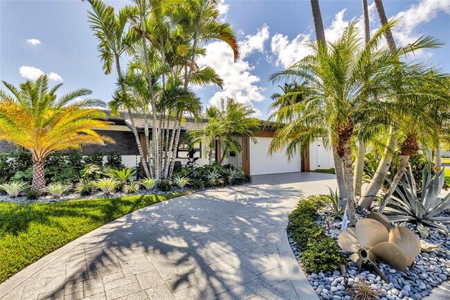 Building Photo - 160 SE 3rd Ct