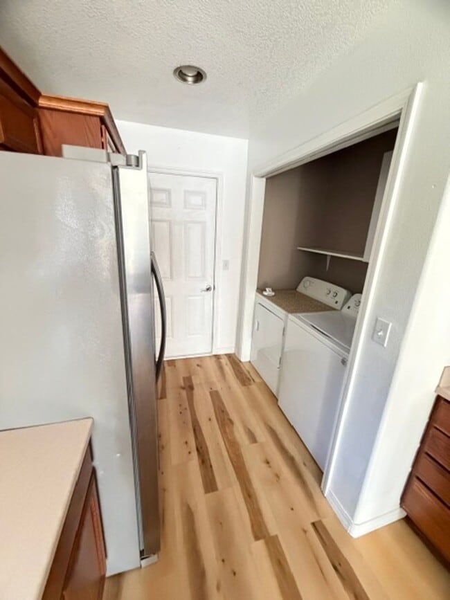 Building Photo - 1006 Frontier Ct