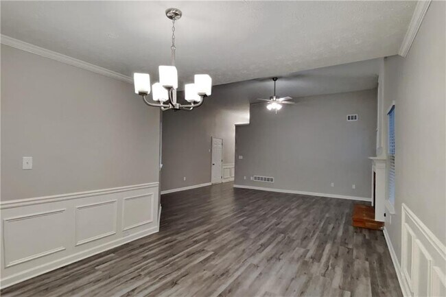 Building Photo - 1517 Galewood Cir NE