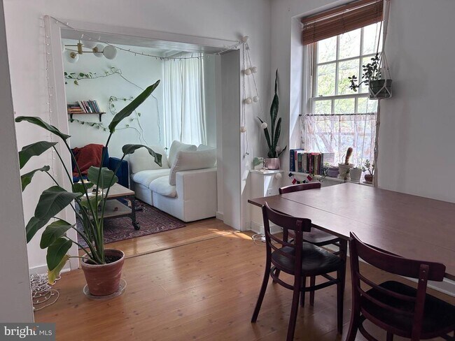 Building Photo - 1112 Locust St