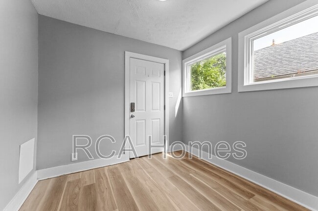 Building Photo - 369 S Grand Ave