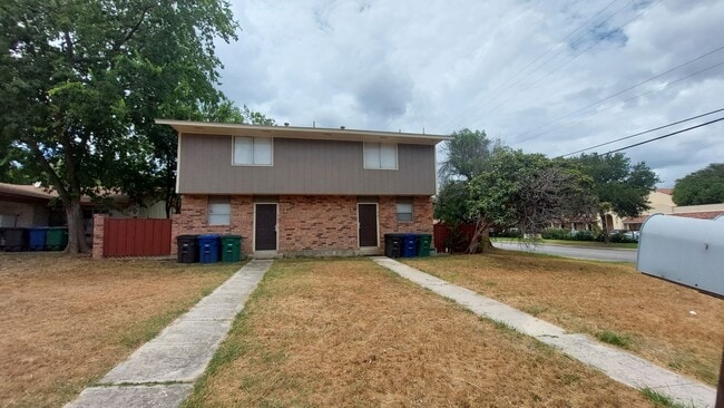 Building Photo - Southtrail Dr 501/503