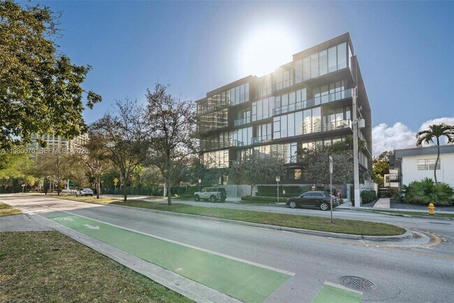 Building Photo - 3156 SW 27th Ave