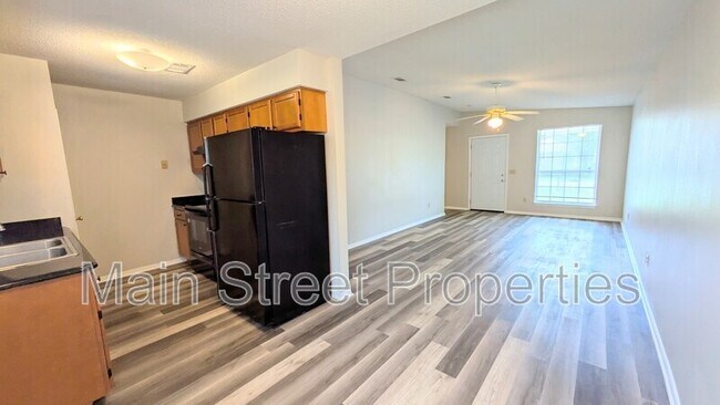 Building Photo - 424 Pine Crescent Way