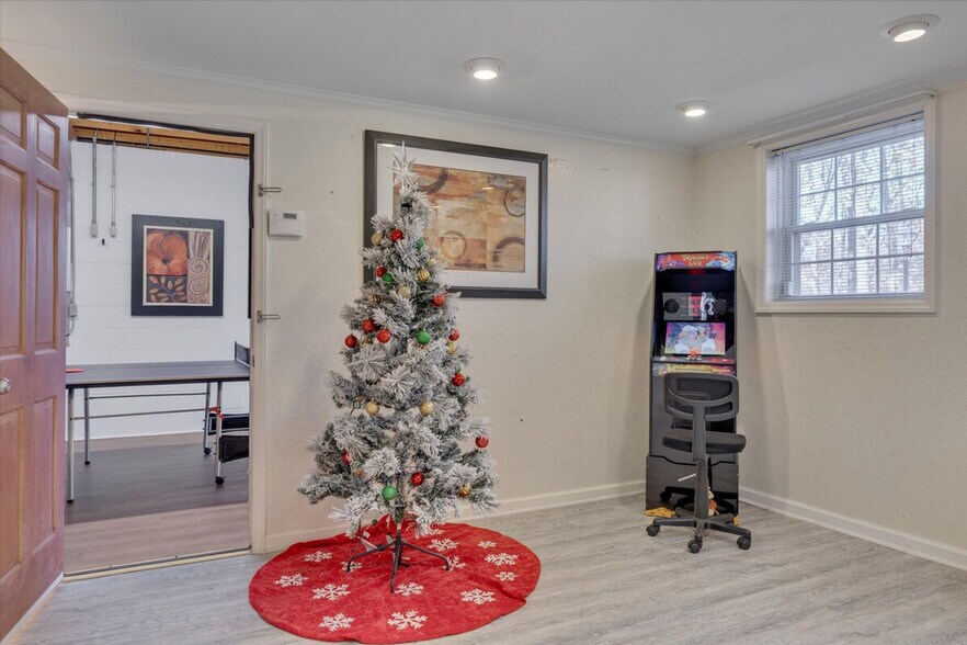 Building Photo - 1016 Shalimar Dr