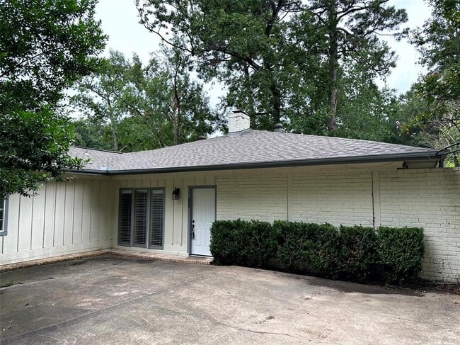 Primary Photo - 132 La Quinta Dr