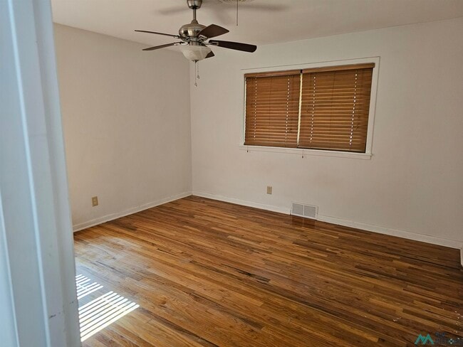 Building Photo - 521 John Doe St
