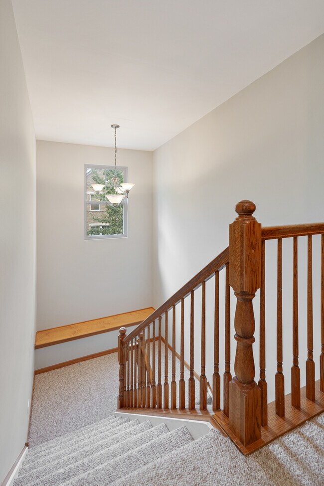 Building Photo - 5568 Cambridge Way