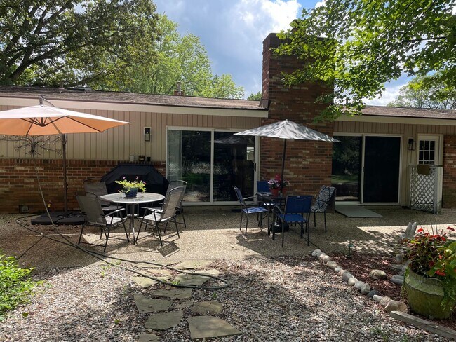 Building Photo - Shelby Twp Custom Ranch- 3 Bedrooms, 2 Bat...