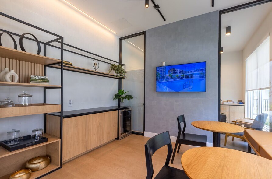 Building Photo - 375 N Biscayne River Dr