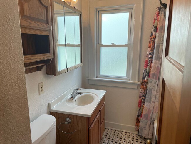 Building Photo - 2100-2102 S 85th St.