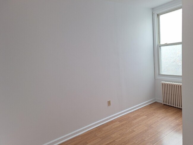 Building Photo - 589 Avenue A