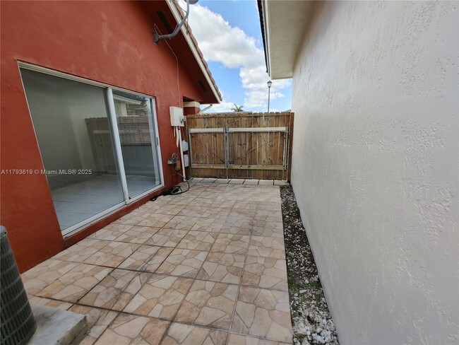 Building Photo - 1137 NW 128th Pl