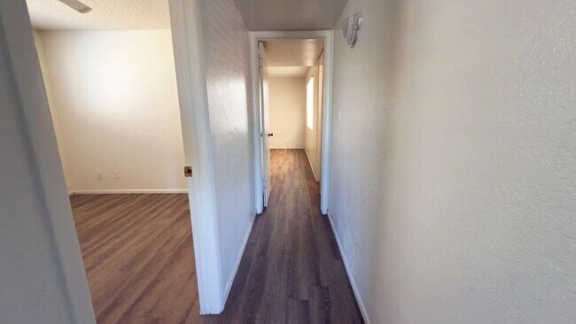 Building Photo - "Spacious 4-Bedroom Oasis in Phoenix with 2 Full Baths - 1,670 Sq Ft of Comfort!"