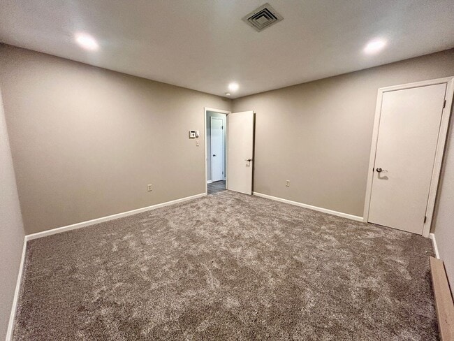 Building Photo - 4-Bedroom, 2-Bathroom Home In Lancaster!