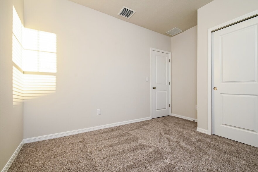 Building Photo - 214 Lovely Ct