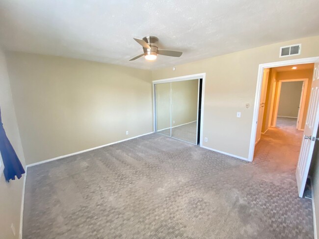 Building Photo - Two Bedroom Huntington Beach Townhouse w/ ...