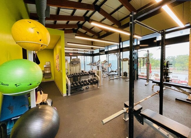 Building Photo - 9612 Whisper Willow Blvd