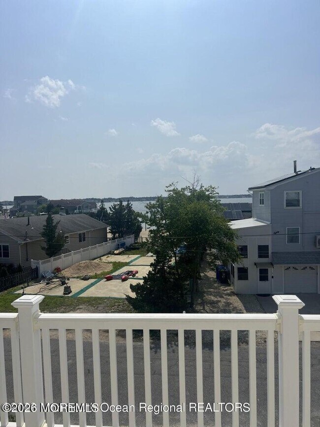 Building Photo - 83 Vanard Dr