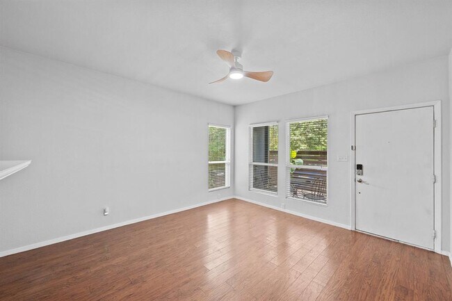 Building Photo - 1217 1/2 W 39th St