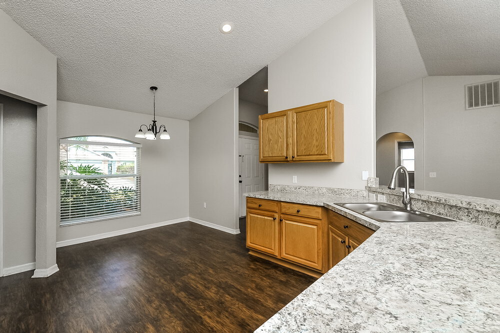 Building Photo - 6025 Live Oak Dr
