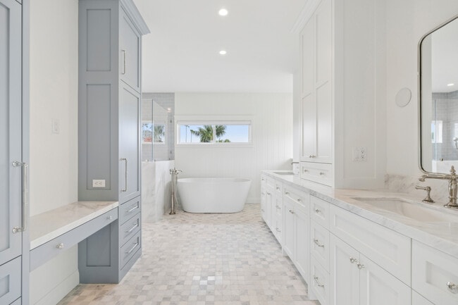 Building Photo - 1915 Windward Ln