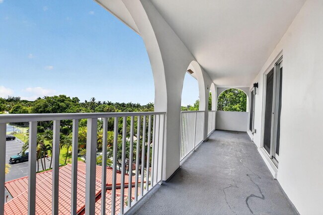 Building Photo - 950 Ponce De Leon Rd