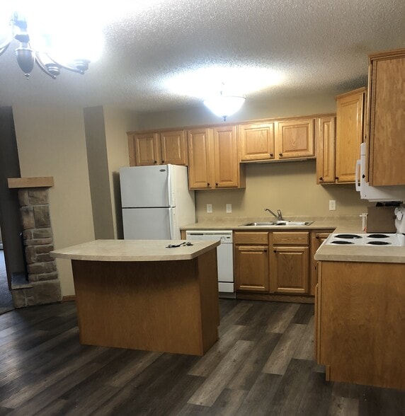 2B 2B M Kitchen (some flooring different) - Kensington