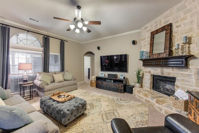 Building Photo - Spectacular Home! Come see Me!! I can be y...