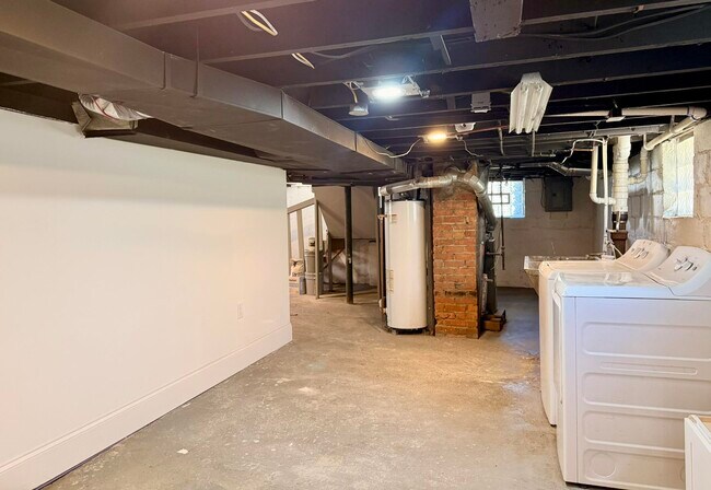 Building Photo - 543 E Saratoga St
