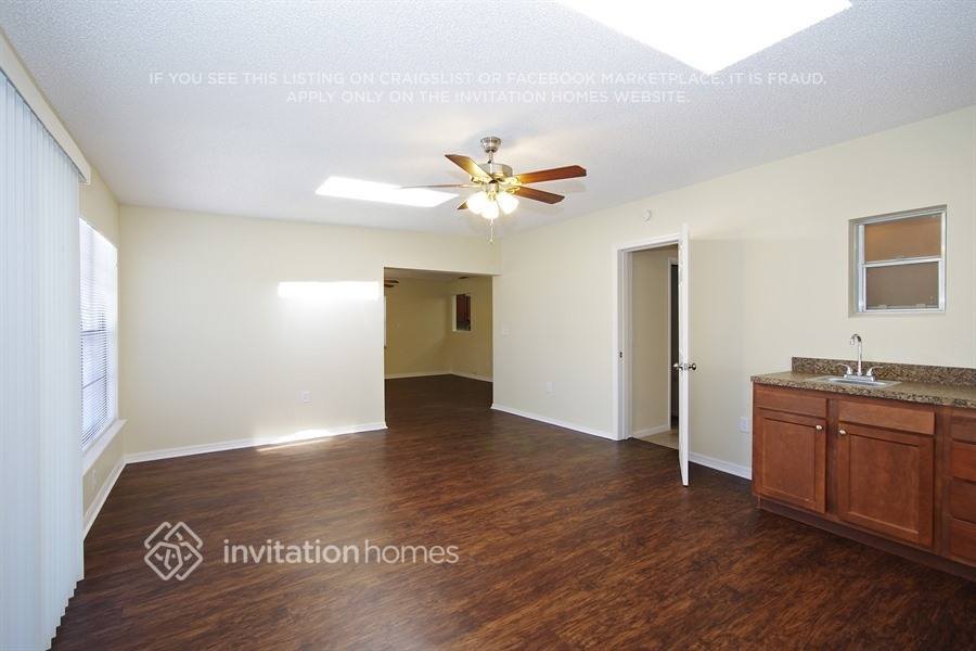 Building Photo - 760 Jena Dr