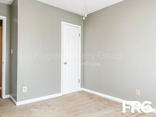 Building Photo - 100 Kristin Dr